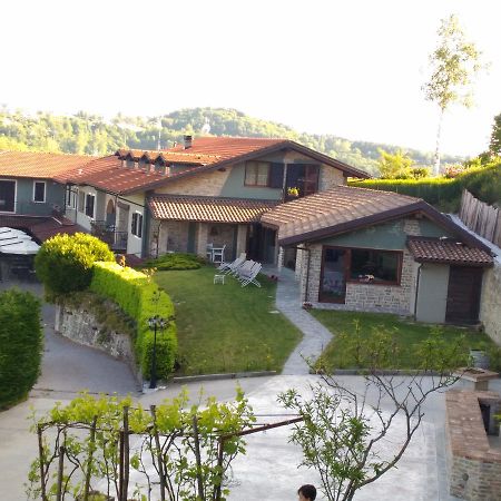 Trattoria Del Bivio Guest House Cerretto Langhe Eksteriør bilde