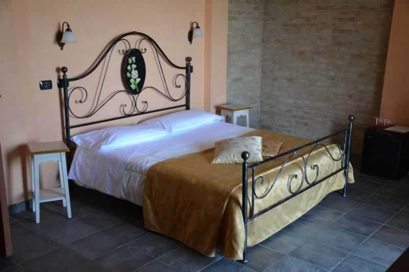 Trattoria Del Bivio Guest House Cerretto Langhe Rom bilde