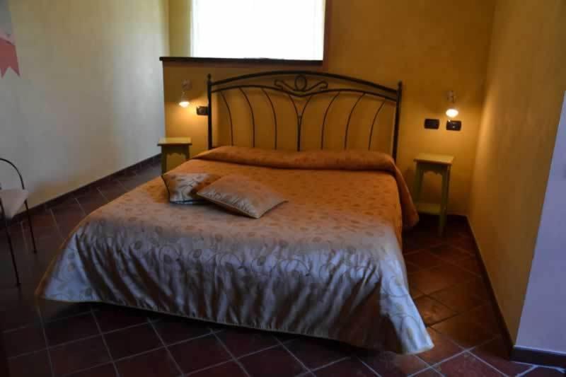 Trattoria Del Bivio Guest House Cerretto Langhe Rom bilde