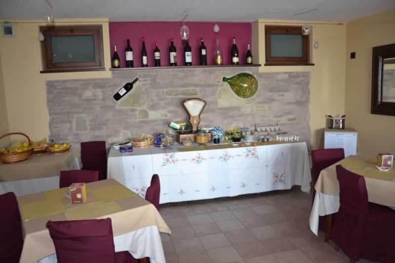 Trattoria Del Bivio Guest House Cerretto Langhe Eksteriør bilde