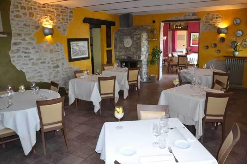 Trattoria Del Bivio Guest House Cerretto Langhe Eksteriør bilde