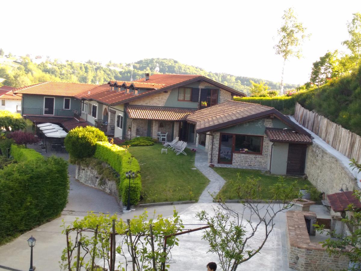Trattoria Del Bivio Guest House Cerretto Langhe Eksteriør bilde