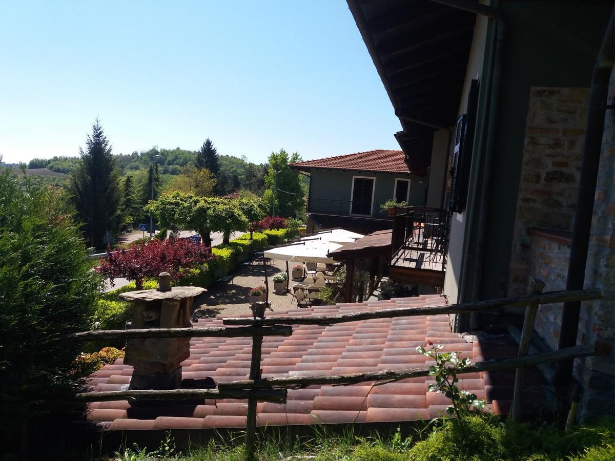 Trattoria Del Bivio Guest House Cerretto Langhe Eksteriør bilde